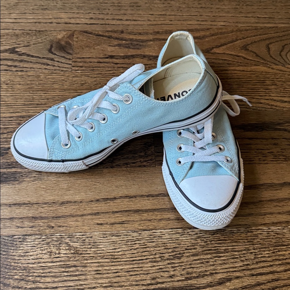 Converse All Star Sneaker size 8 light blue